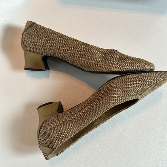 Stuart Weitzman Beige Woven Leather Pumps in 8.5 - Picture 6 of 9